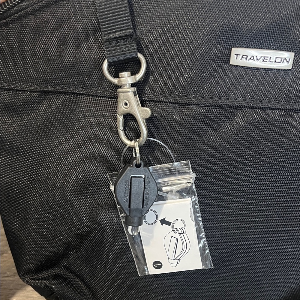 Travelon RFID Blocking Zip Close Organizer Pouch Bag Nylon Wristlet Black - NWT - Picture 5 of 8